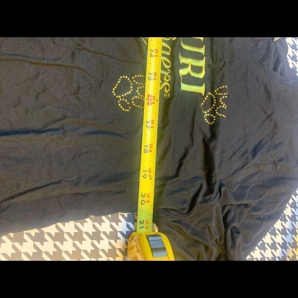 Missouri tigers tee. XXL, hem longer on sides - Picture 7 of 8